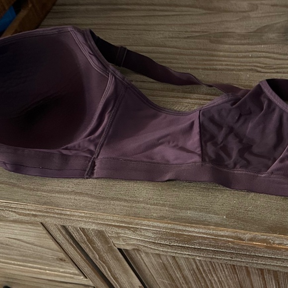 All in Motion Gently Used 40DD (Runs Small)  Full Support Sports Bra in Purple - Picture 8 of 8